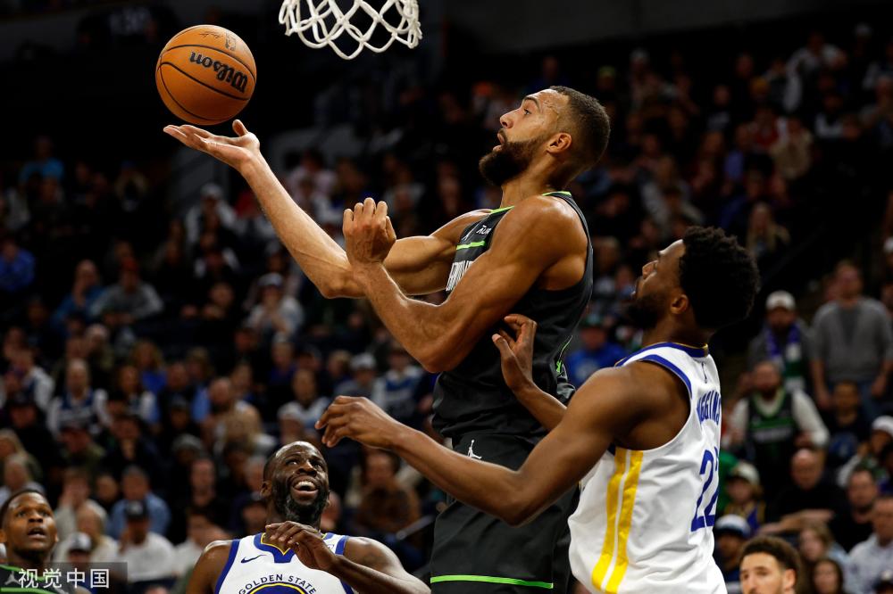 表现闻名于 表现闻名于