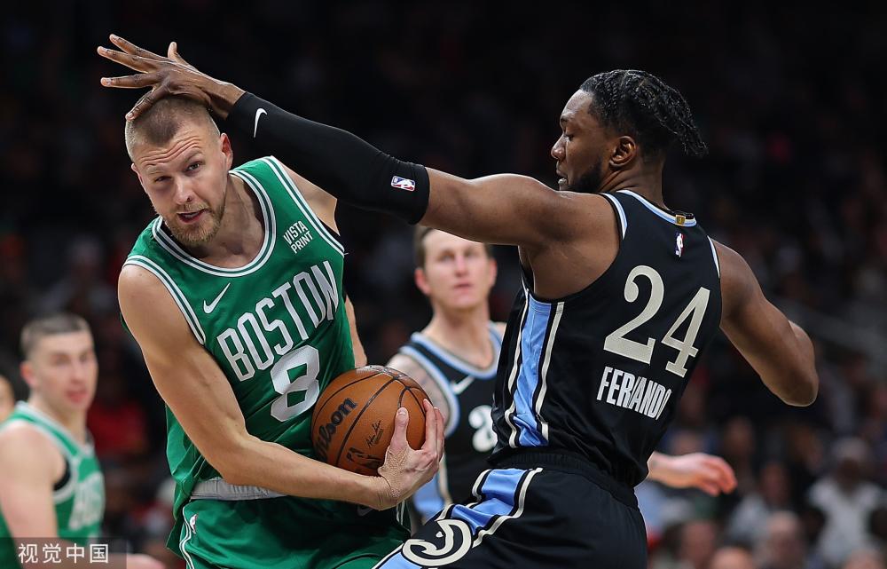 中的表现越 中的表现越